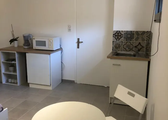 Chambre avec entrée indépendante à La Canourgue